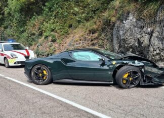 Participa en una concentración de Ferrari, pero acaba estrellando su 296 GTB de 300.000 euros contra una roca Estrella su Ferrari 296 GTB