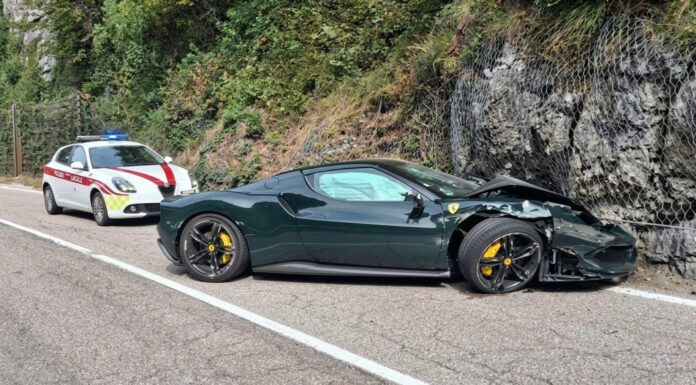 Participa en una concentración de Ferrari, pero acaba estrellando su 296 GTB de 300.000 euros contra una roca Estrella su Ferrari 296 GTB