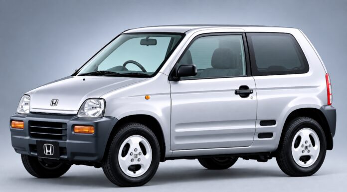 Este Honda Z fue un kei car lanzado en 1998 que recuperó un nombre original de los 70 y tiene algo en común con el Bugatti Veyron