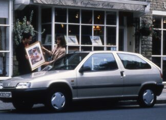 Rubén Fidalgo, experto en automoción, explica las razones por las que los coches clásicos y de segunda mano suben de precio: “Son los que idolatrábamos en nuestra adolescencia” Por qué estos los coches clásicos y de segunda mano suben de precio