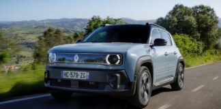 He probado el Renault R4 E-Tech 150 CV: "Un coche retro por fuera; cómodo y tecnológico por dentro" prueba del Renault R4 E-Tech 150 CV