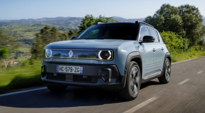 He probado el Renault R4 E-Tech 150 CV: "Un coche retro por fuera; cómodo y tecnológico por dentro" prueba del Renault R4 E-Tech 150 CV