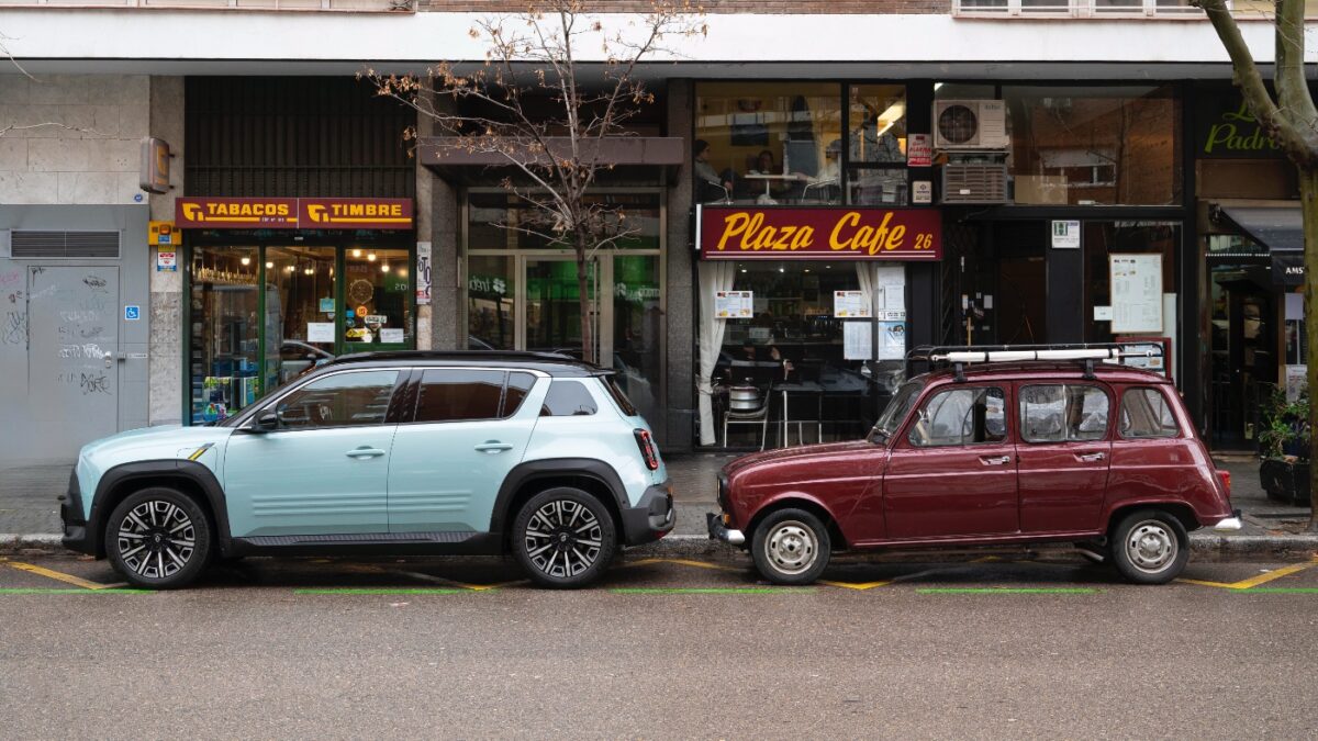 Renault R4 E-Tech vs. Renault 4 clásico Renault R4 E-Tech vs. Renault 4 clásico