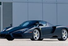 A subasta el único Ferrari Enzo negro mate fabricado que perteneció a Familia Real de Brunéi Subasta Ferrari Enzo negro mate