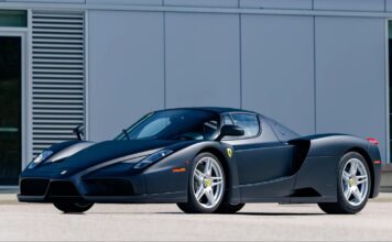 A subasta el único Ferrari Enzo negro mate fabricado que perteneció a Familia Real de Brunéi Subasta Ferrari Enzo negro mate