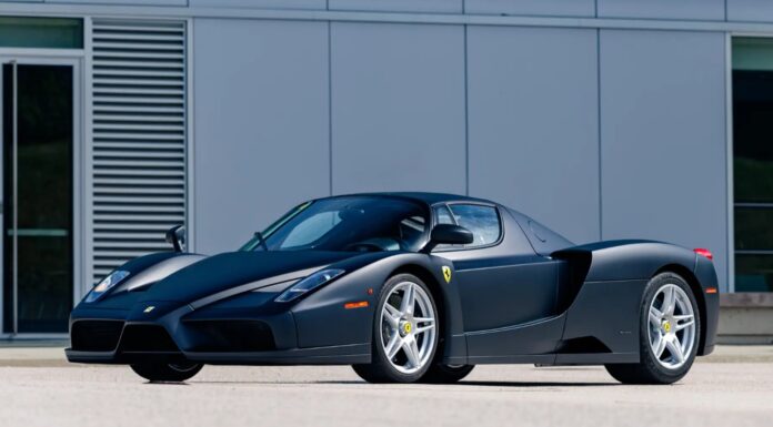 A subasta el único Ferrari Enzo negro mate fabricado que perteneció a Familia Real de Brunéi Subasta Ferrari Enzo negro mate