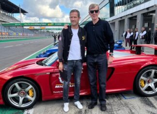 Walter Röhrl conduce un Porsche Carrera GT con Sébastien Ogier de copiloto Walter Röhrl conduce un Porsche Carrera GT con Sébastien Ogier
