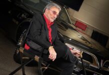 Pontiac prometió a Burt Reynolds un Firebird Trans Am nuevo cada año de por vida después de la película ‘Los caraduras’, pero luego cambió de opinión Burt Reynolds con un Pontiac Firebird Trans Am