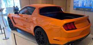 Ford construyó una versión pick-up del Mustang con una caja procedente de un Ranger Ford Mustang pick-up