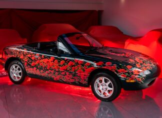 Un Mazda MX-5 Mk1 de 1995 con decoración de amapolas es el último ‘coche artístico’ de la marca para la Carrera del Recuerdo de Mission Motorsport Mazda MX-5 Mk1 amapolas