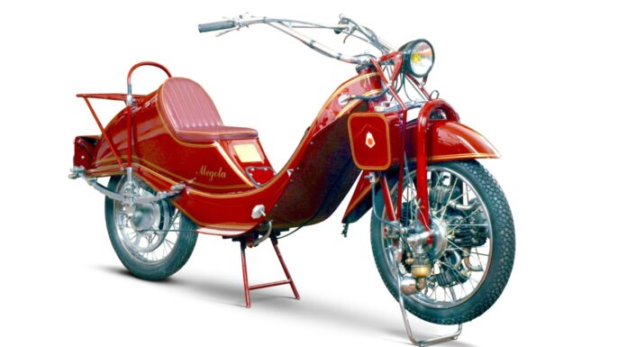Megola, la moto menos convencional de la historia que tenía un motor radial de cinco cilindros en la rueda delantera Megola