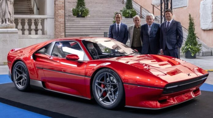 Este Michelotto Gruppo 4 Tributo es un homenaje al Ferrari 308 GTB que compitió en el Campeonato del Mundo de Rally Michelotto Gruppo 4 Tributo