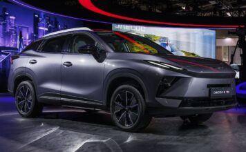 El Omoda 5 se renueva con más tecnología, nada de gasolina puro, pero si EV y versión híbrida de 224 CV y hasta 430 km de autonomía eléctrica nuevo Omoda 5