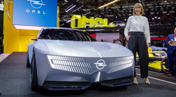 Opel adelanta el futuro de los familiares eléctricos con el sorprendente STX Concept Opel STX Concept