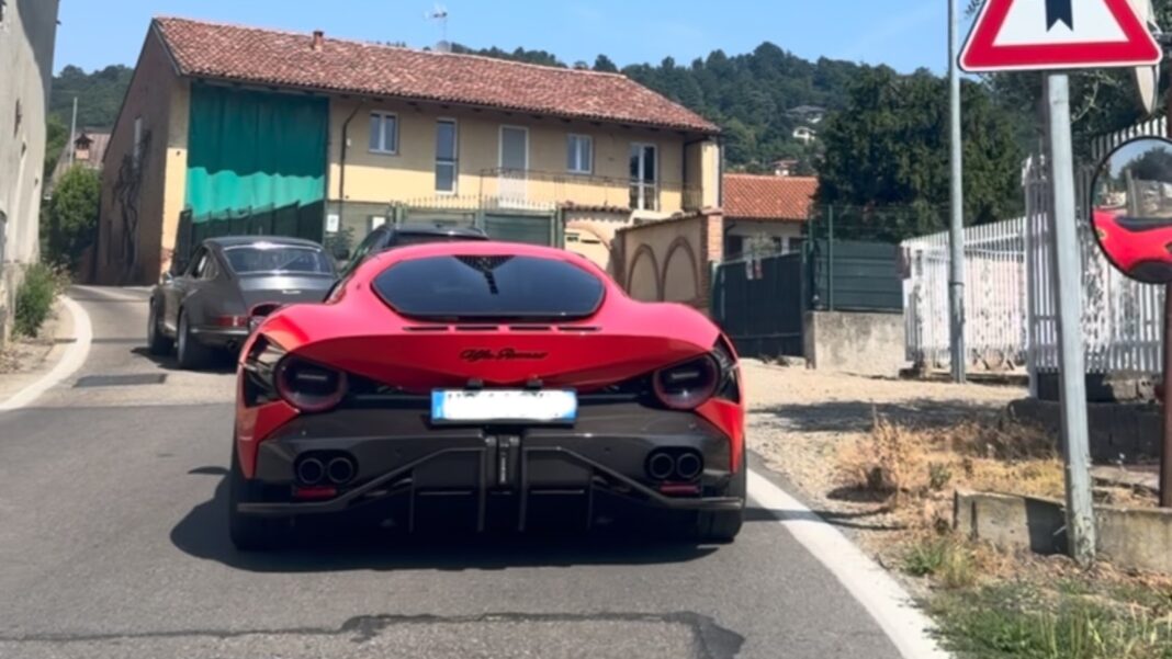Recorre Europa con un Alfa Romeo 33 Stradale