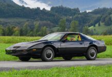 A subasta un Pontiac Firebird Trans Am ‘Knight Rider’ de 1982 que condujo David Hasselhoff en una gira por Austria Subasta un Pontiac Firebird Trans Am KITT David Hasselhoff