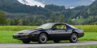 A subasta un Pontiac Firebird Trans Am ‘Knight Rider’ de 1982 que condujo David Hasselhoff en una gira por Austria Subasta un Pontiac Firebird Trans Am KITT David Hasselhoff