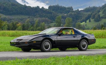 A subasta un Pontiac Firebird Trans Am ‘Knight Rider’ de 1982 que condujo David Hasselhoff en una gira por Austria Subasta un Pontiac Firebird Trans Am KITT David Hasselhoff