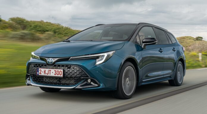Toyota actualiza el Corolla y le regala una edición especial por su 60 aniversario Toyota Corolla 60 Aniversario